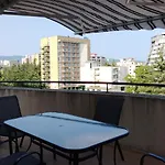 Avalon-high View Apartament *